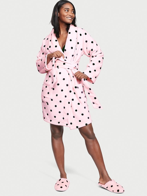 Victoria secret hotsell pink fuzzy slippers